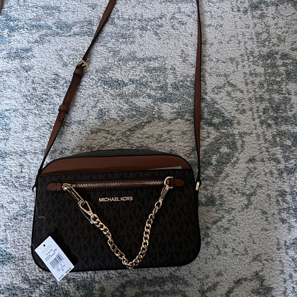 BNWT Michael Kors Over The Shoulder Purse. With Monogram - Picture 2 of 7